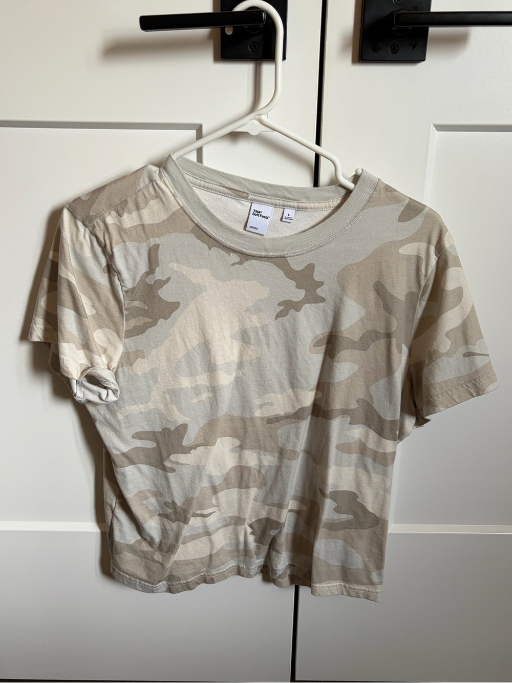 TNA Neutral Beige Camo Short Sleeve Tee